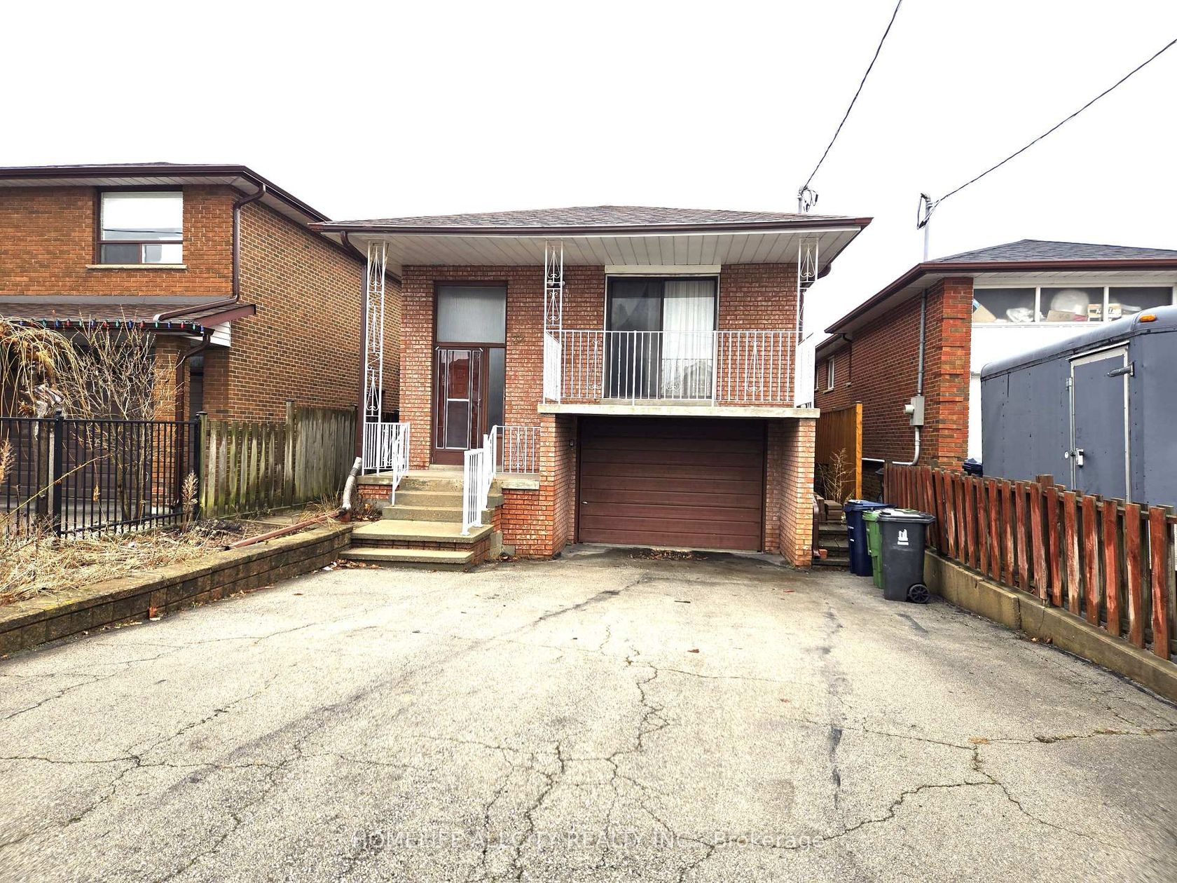 32 Renfield Street, Amesbury, Toronto by Loree Meneguzzi Real Estate 32 Renfield Street, Amesbury, Toronto