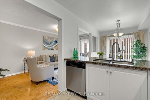 Photo 11 at 61 - 19 Foxchase Avenue, East Woodbridge, Vaughan