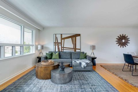 Photo 3 at 29 Fulwell Crescent, York University Heights, Toronto