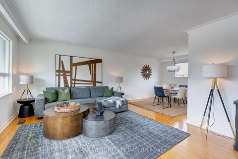 Photo 4 at 29 Fulwell Crescent, York University Heights, Toronto