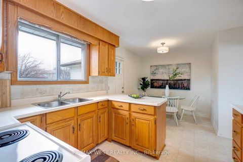 Photo 9 at 29 Fulwell Crescent, York University Heights, Toronto