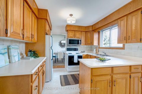 Photo 10 at 29 Fulwell Crescent, York University Heights, Toronto