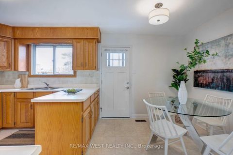 Photo 11 at 29 Fulwell Crescent, York University Heights, Toronto
