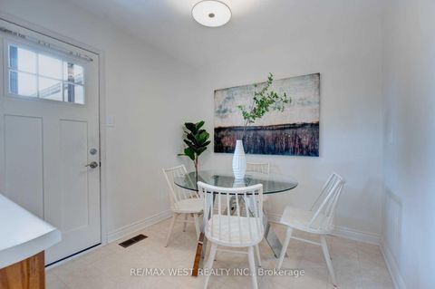 Photo 12 at 29 Fulwell Crescent, York University Heights, Toronto