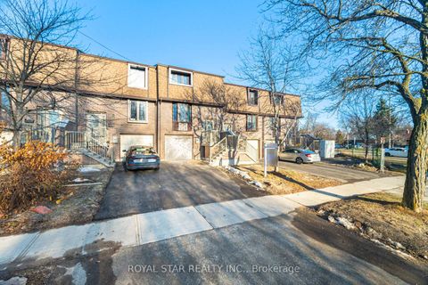 Photo 4 at 3 - 11 Plaisance Road, North Richvale, Richmond Hill