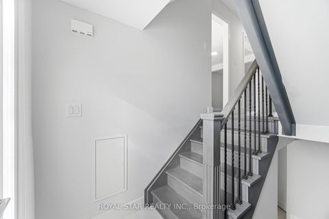 Photo 7 at 3 - 11 Plaisance Road, North Richvale, Richmond Hill