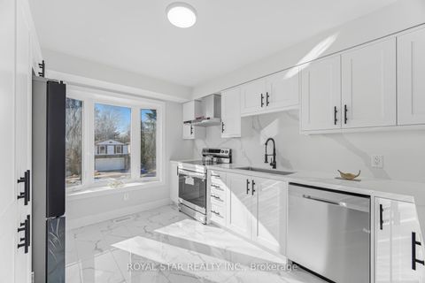 Photo 10 at 3 - 11 Plaisance Road, North Richvale, Richmond Hill