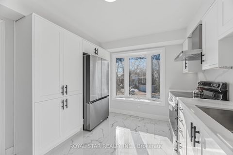 Photo 11 at 3 - 11 Plaisance Road, North Richvale, Richmond Hill