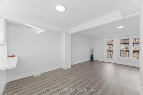 Photo 13 at 3 - 11 Plaisance Road, North Richvale, Richmond Hill