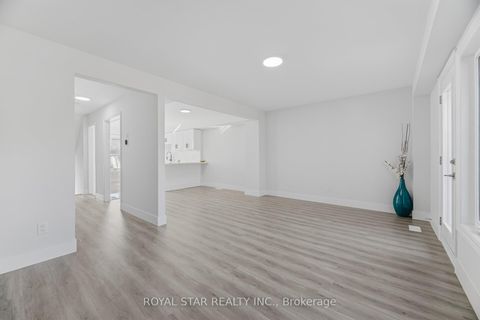 Photo 19 at 3 - 11 Plaisance Road, North Richvale, Richmond Hill