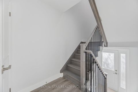 Photo 21 at 3 - 11 Plaisance Road, North Richvale, Richmond Hill