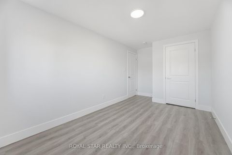 Photo 28 at 3 - 11 Plaisance Road, North Richvale, Richmond Hill