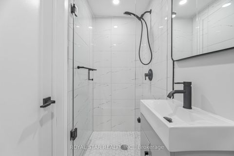 Photo 40 at 3 - 11 Plaisance Road, North Richvale, Richmond Hill