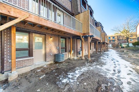 Photo 42 at 3 - 11 Plaisance Road, North Richvale, Richmond Hill