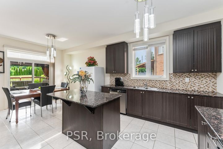 Photo 8 at 12 Danfield Court, Credit Valley, Brampton