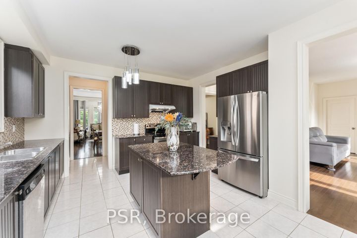 Photo 9 at 12 Danfield Court, Credit Valley, Brampton