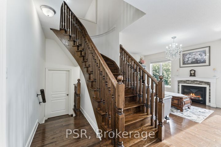 Photo 13 at 12 Danfield Court, Credit Valley, Brampton