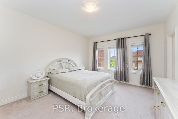 Photo 18 at 12 Danfield Court, Credit Valley, Brampton