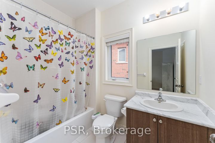 Photo 19 at 12 Danfield Court, Credit Valley, Brampton