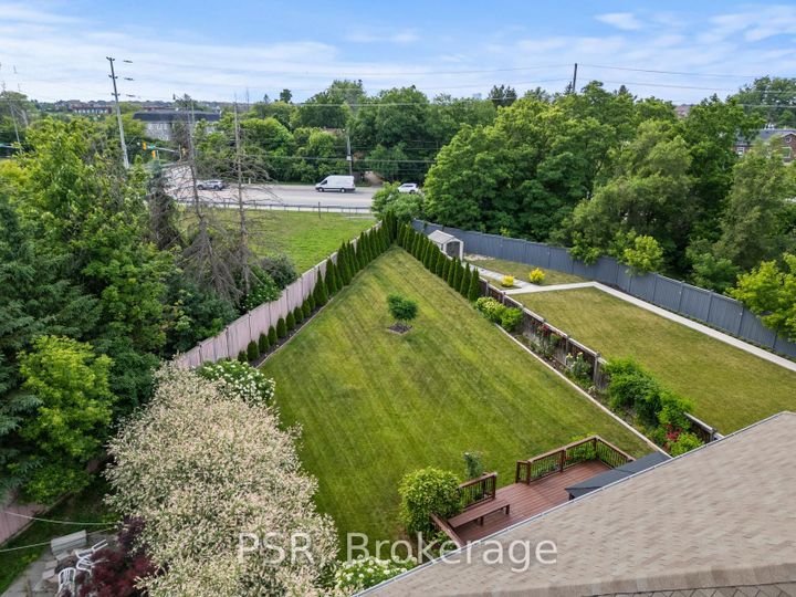 Photo 31 at 12 Danfield Court, Credit Valley, Brampton