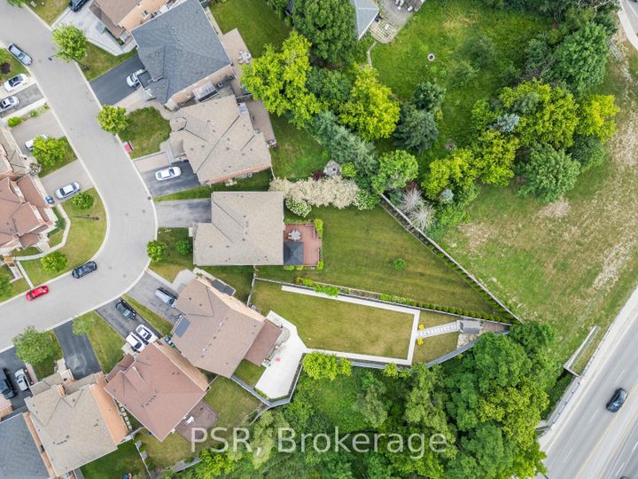 Photo 32 at 12 Danfield Court, Credit Valley, Brampton