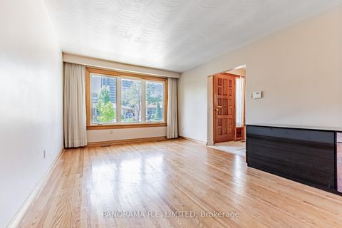 Photo 3 at 53 Vanguard Drive, City Centre West, Toronto