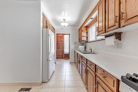 Photo 7 at 53 Vanguard Drive, City Centre West, Toronto