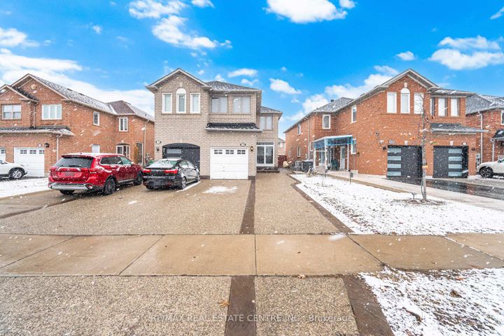 Photo 2 at 28 Mount Fuji Crescent, Wellington, Brampton