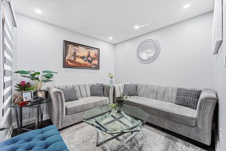 Photo 7 at 28 Mount Fuji Crescent, Wellington, Brampton