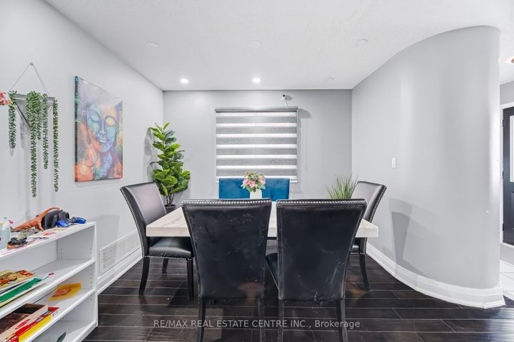 Photo 10 at 28 Mount Fuji Crescent, Wellington, Brampton