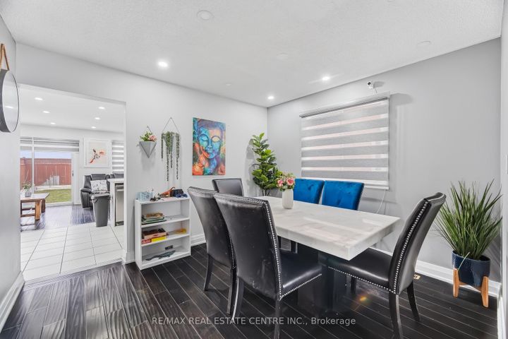 Photo 11 at 28 Mount Fuji Crescent, Wellington, Brampton