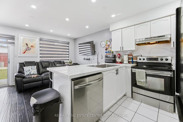 Photo 15 at 28 Mount Fuji Crescent, Wellington, Brampton