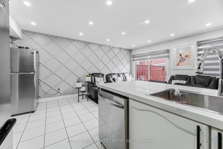 Photo 16 at 28 Mount Fuji Crescent, Wellington, Brampton