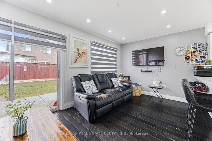 Photo 18 at 28 Mount Fuji Crescent, Wellington, Brampton