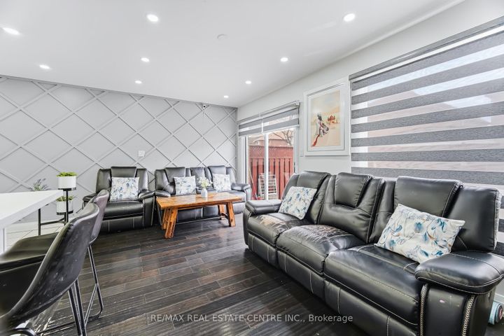 Photo 19 at 28 Mount Fuji Crescent, Wellington, Brampton