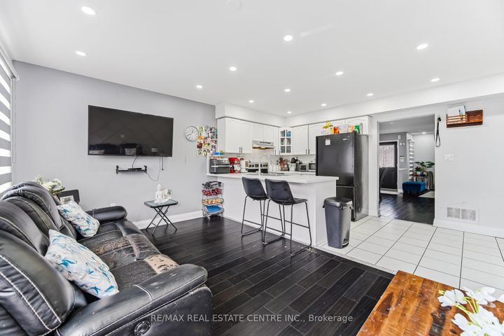 Photo 21 at 28 Mount Fuji Crescent, Wellington, Brampton