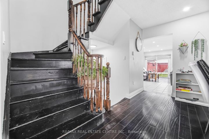 Photo 23 at 28 Mount Fuji Crescent, Wellington, Brampton