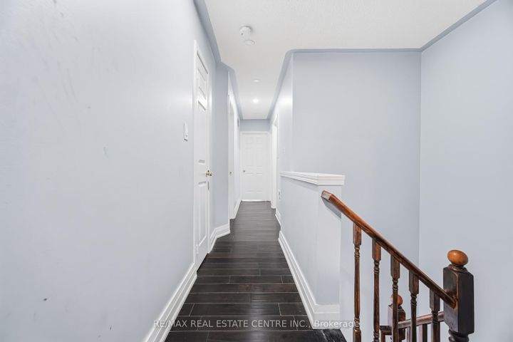 Photo 24 at 28 Mount Fuji Crescent, Wellington, Brampton