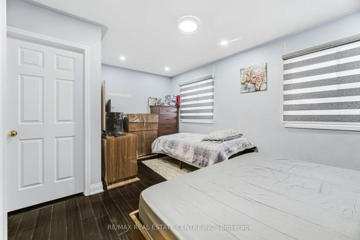 Photo 26 at 28 Mount Fuji Crescent, Wellington, Brampton