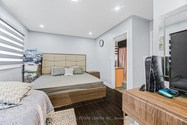 Photo 27 at 28 Mount Fuji Crescent, Wellington, Brampton