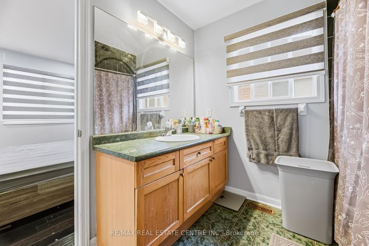 Photo 28 at 28 Mount Fuji Crescent, Wellington, Brampton