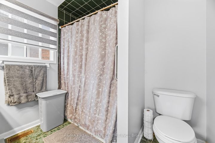 Photo 29 at 28 Mount Fuji Crescent, Wellington, Brampton