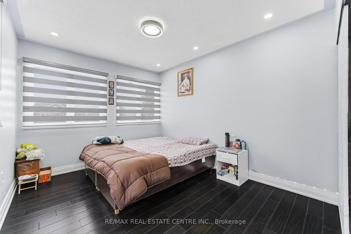 Photo 30 at 28 Mount Fuji Crescent, Wellington, Brampton