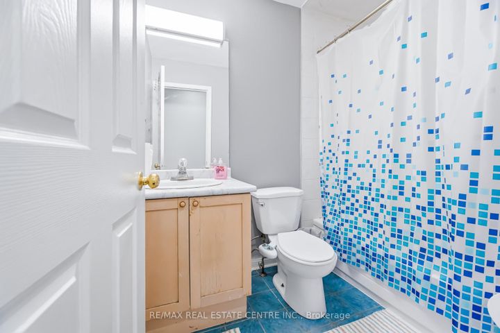 Photo 34 at 28 Mount Fuji Crescent, Wellington, Brampton