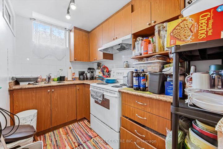 Photo 39 at 28 Mount Fuji Crescent, Wellington, Brampton