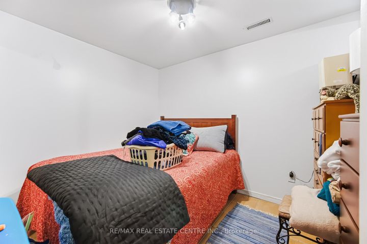 Photo 40 at 28 Mount Fuji Crescent, Wellington, Brampton