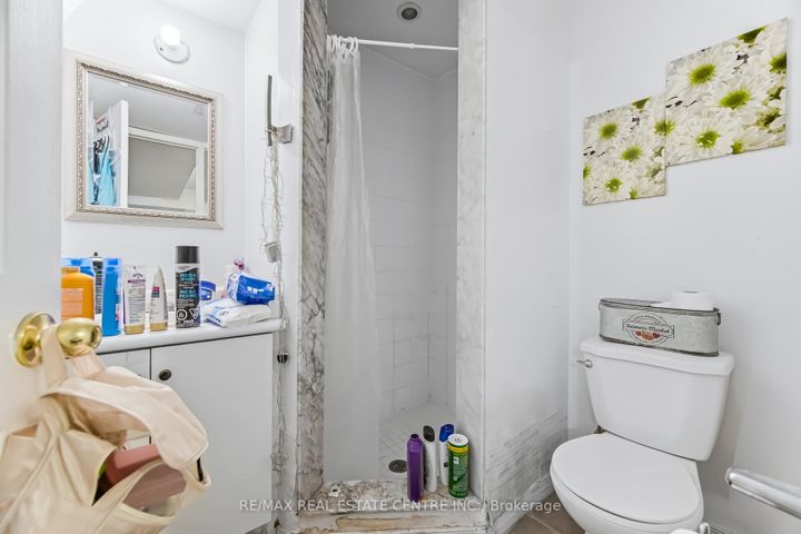 Photo 41 at 28 Mount Fuji Crescent, Wellington, Brampton