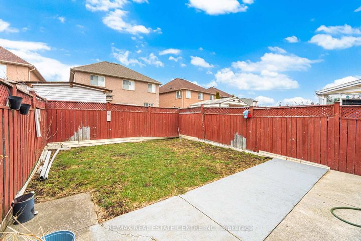 Photo 42 at 28 Mount Fuji Crescent, Wellington, Brampton