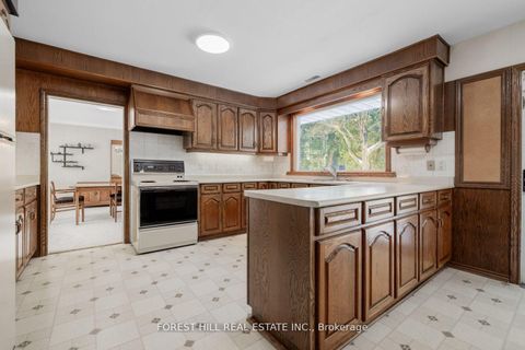 Photo 8 at 5 Bachelor Place, Windfields, Toronto