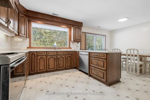 Photo 9 at 5 Bachelor Place, Windfields, Toronto